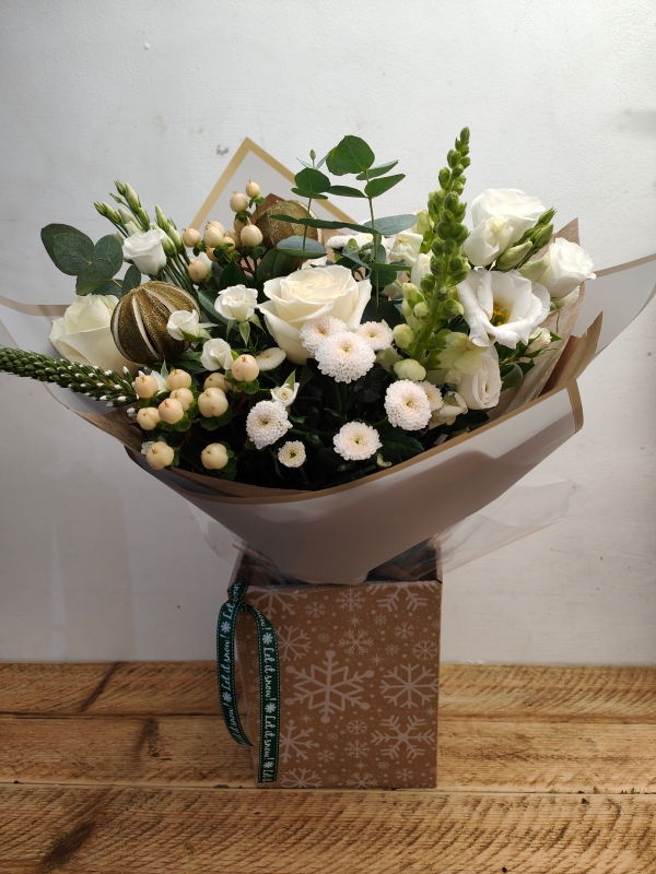 Classic Christmas white bouquet