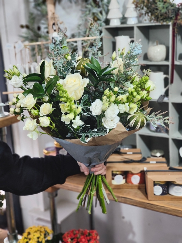 LUXURY WHITE ROSE BOUQUET