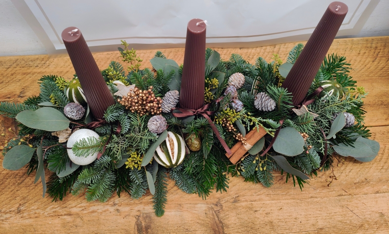 FESTIVE LONG TABLE ARRANGEMENT