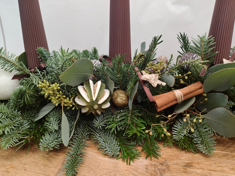 FESTIVE LONG TABLE ARRANGEMENT