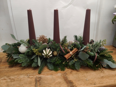 FESTIVE LONG TABLE ARRANGEMENT
