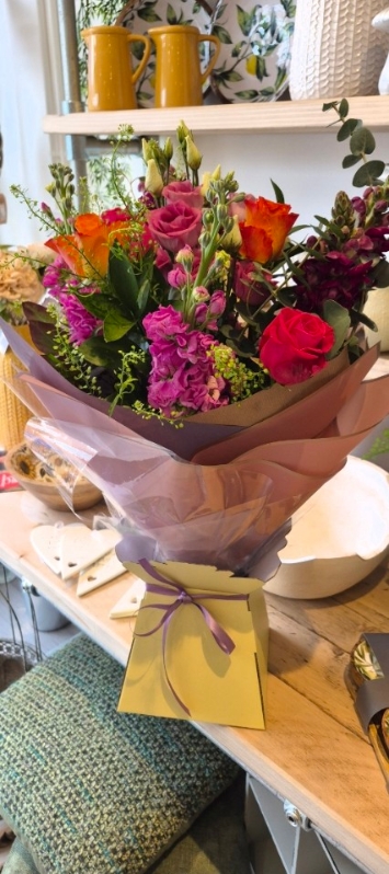 Vibrant Rose and Lisianthus Bouquet