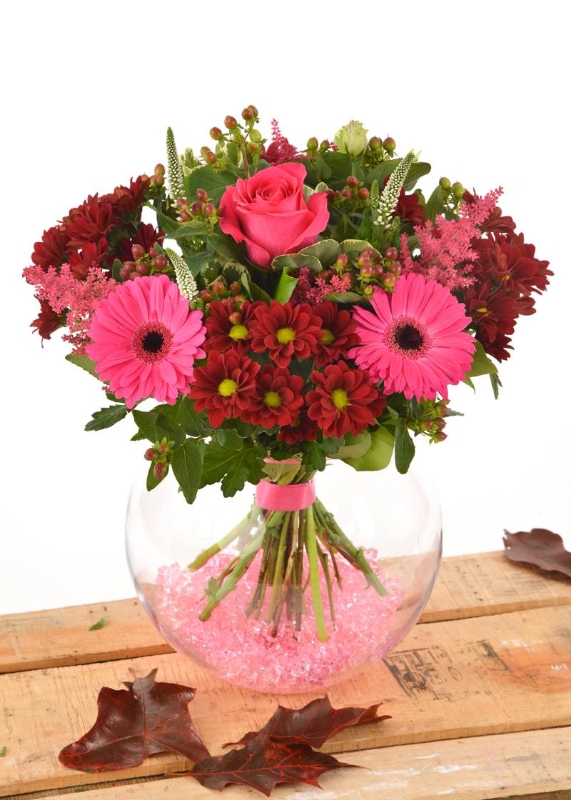 Gift box made with seasonal flowers