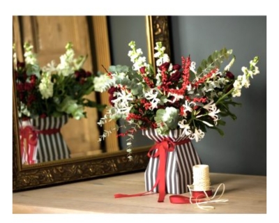 Festive bouquet & lex berries