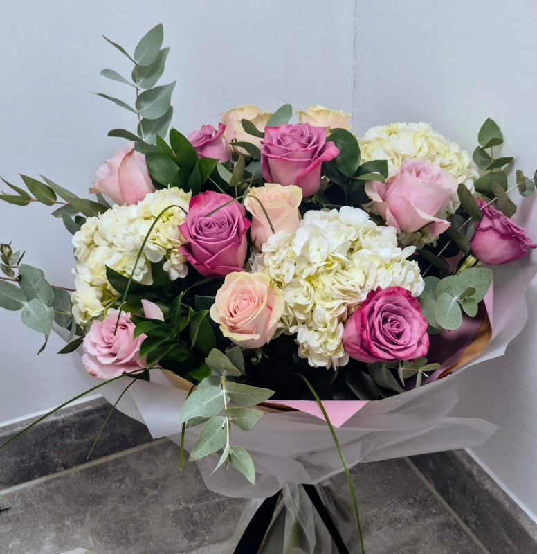 Luxury hydrangea & roses bouquet