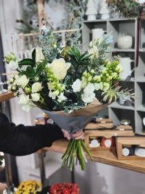 LUXURY WHITE ROSE BOUQUET