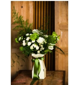 LUXURY WHITE ROSE BOUQUET