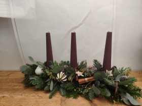 FESTIVE LONG TABLE ARRANGEMENT